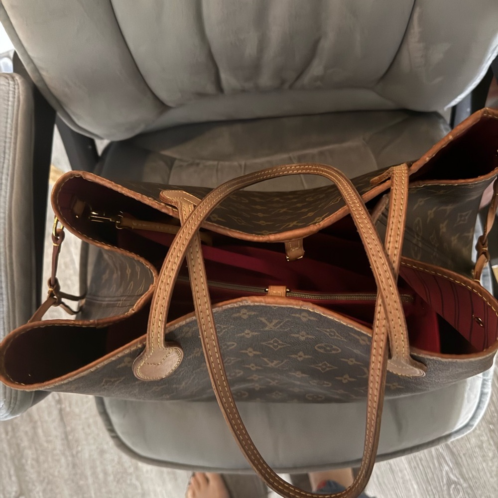 Louis Vuitton Classic Monogram Tote - Picture 6 of 11